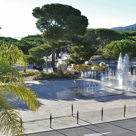 Petite Maison Climatisee Avec Terrasse, Piscine, Tennis A Bormes-les-mimosas, A 5 Min De La - Fr-1-251-815 Ferienhaus